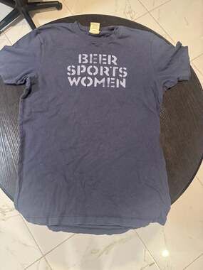 Vintage Abercrombie & Fitch Muscle Fit Beer Sports Women Graphic T-Shirt